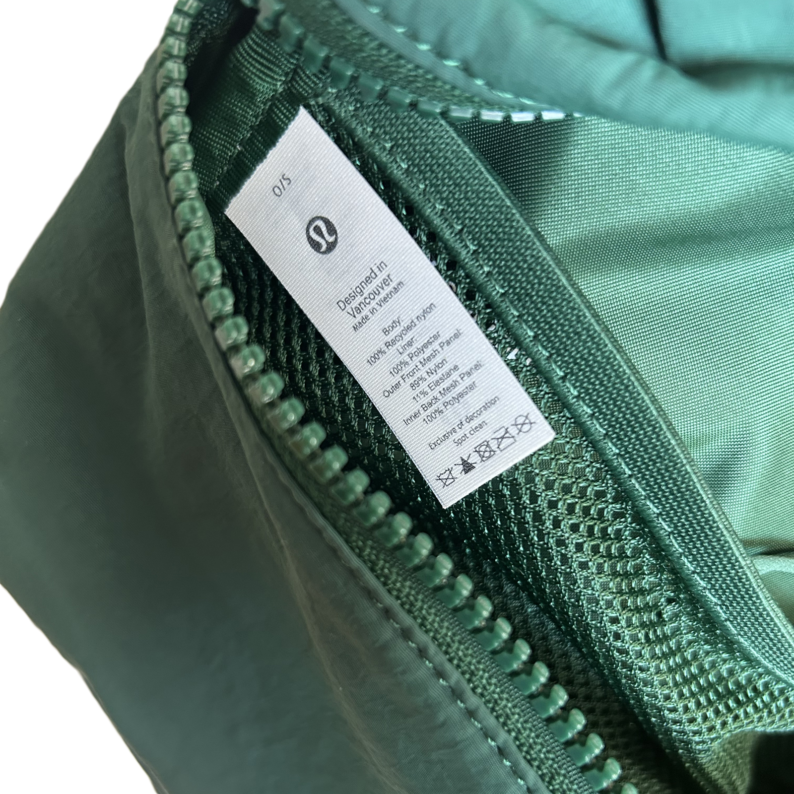 LULULEMON Clean Lines Waist Crossbody Key Clip Green Fanny Pack Belt Bag LULULEMON Clean Lines Waist Crossbody Key Clip Green Fanny Pack Belt Bag
